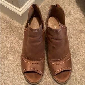 Report peep toe heels
